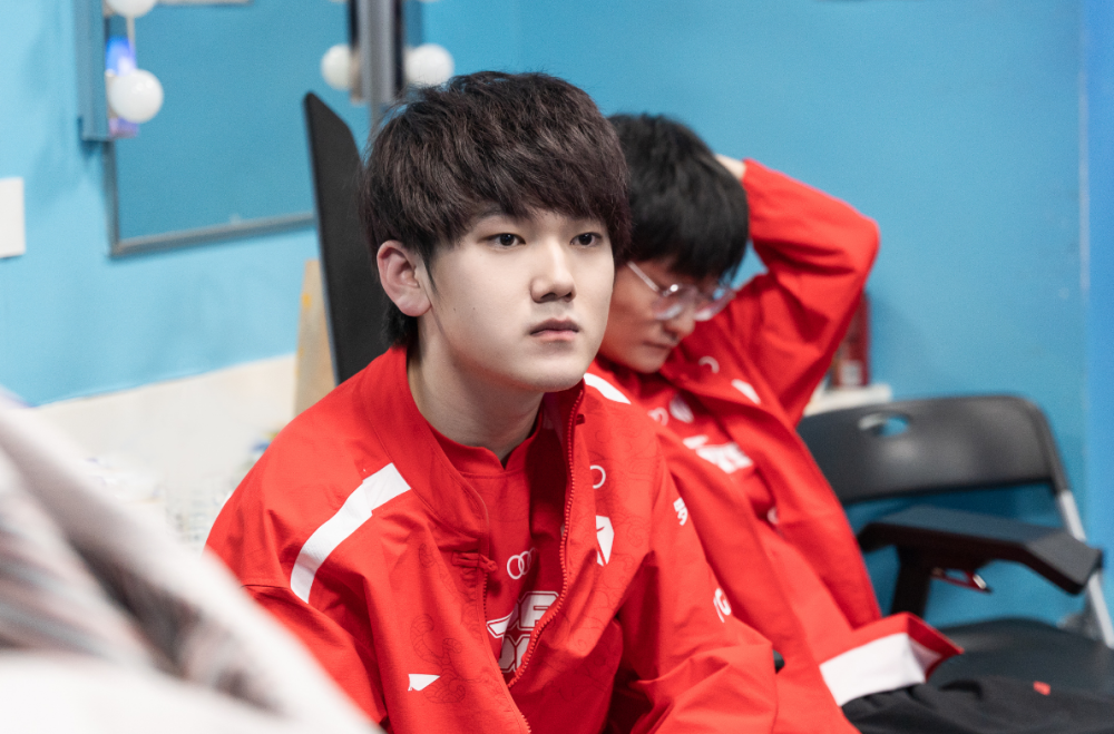 YABO-JackeyLove官方宣布败北新规，MAD引发争议！观众掌声雷动的简单介绍