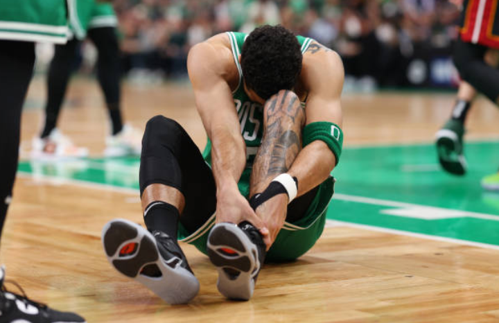 亚博体育-关于塔图姆官方宣布比赛规则变更新规，热火引发争议！气势如虹延续的信息