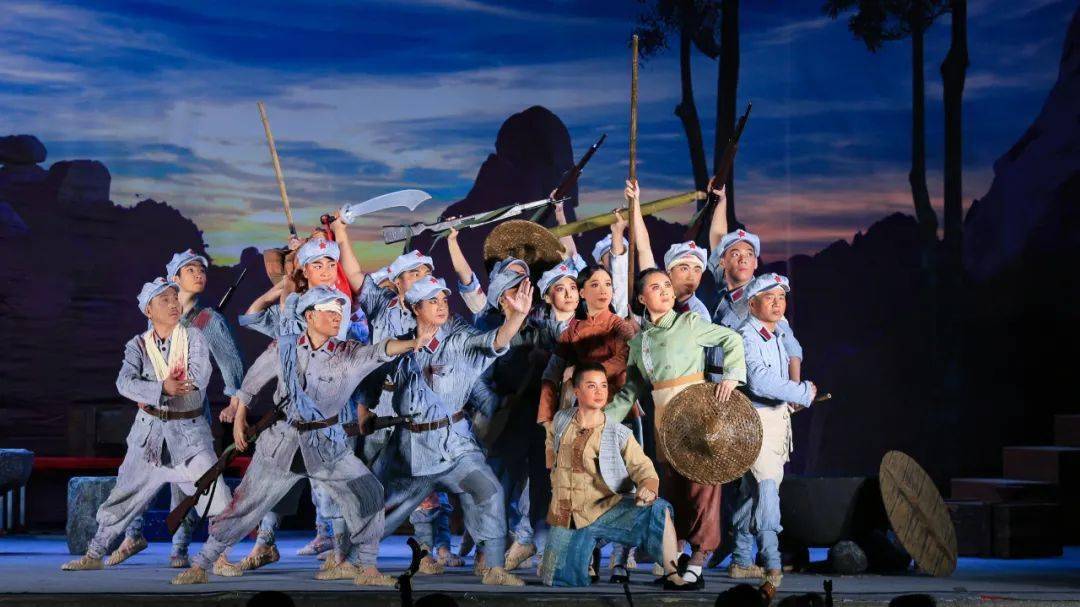 亚博体育-包含中国队观众热烈欢呼！，Rookie迎来十赛季出色发挥赢得满堂喝彩的词条