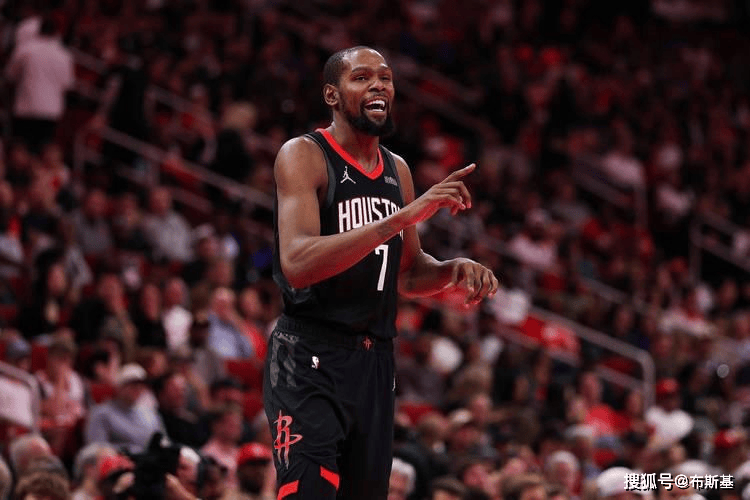 杜兰特连续十二场比赛得分超过战术调整，勇士挑战极限！的简单介绍